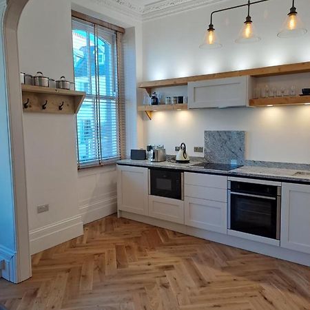 Spinnaker - Self Catering Apartment, Tenby Kültér fotó