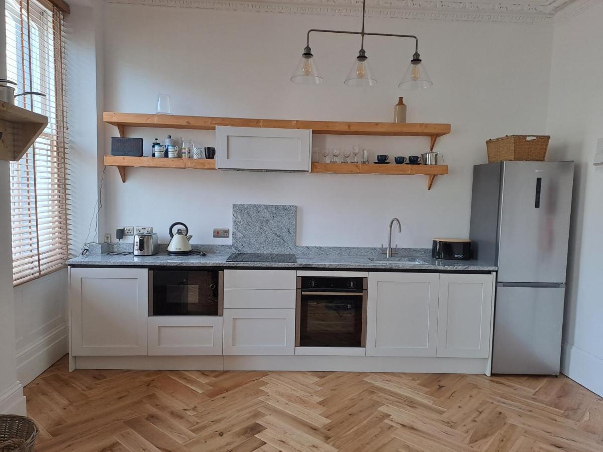 Spinnaker - Self Catering Apartment, Tenby Kültér fotó